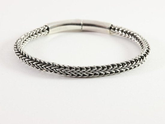 Ronde gevlochten zilveren armband met kliksluiting afbeelding 2