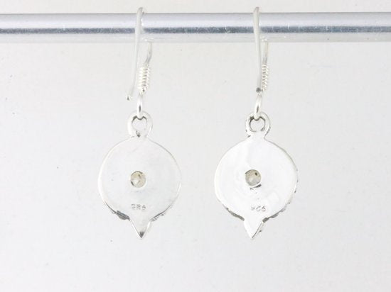 Fijne bewerkte ronde zilveren oorbellen met prehniet afbeelding 3