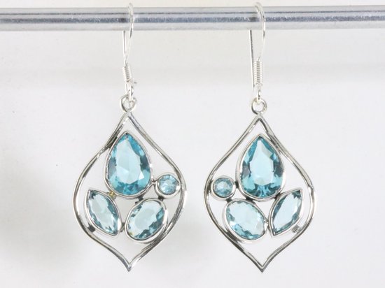 Opengewerkte zilveren oorbellen met blauwe topaas afbeelding 3