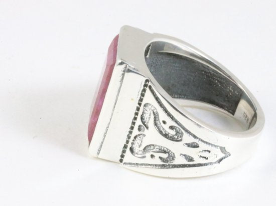 Zware bewerkte zilveren ring met robijn afbeelding 2