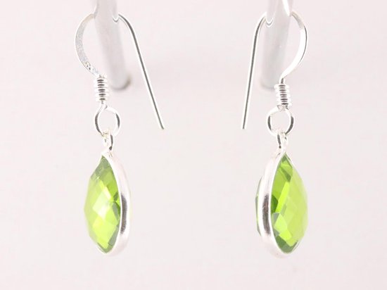 Fijne druppelvormige zilveren oorbellen met peridoot afbeelding 2