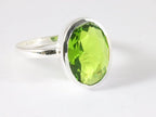 Hoogglans zilveren ring met peridoot afbeelding 1