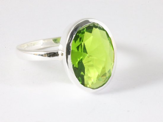Hoogglans zilveren ring met peridoot afbeelding 1