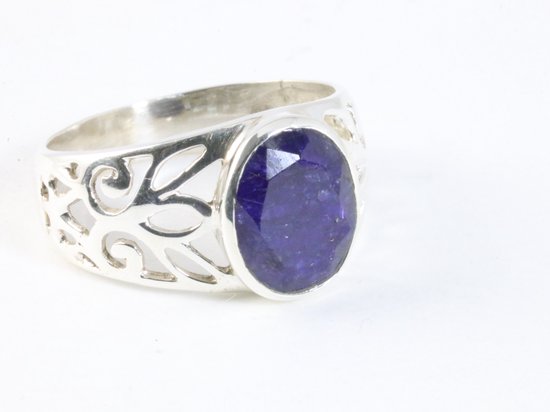 Opengewerkte zilveren ring met blauwe saffier afbeelding 1