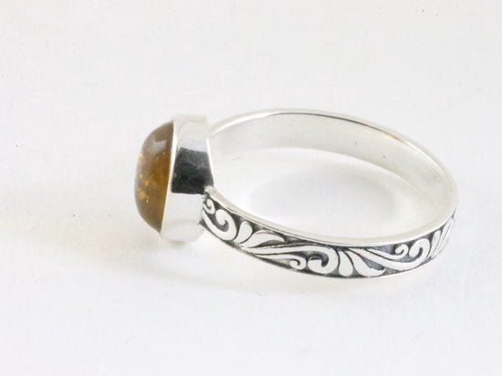 Fijne bewerkte zilveren ring met amber afbeelding 2