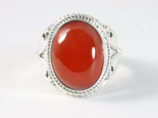 Bewerkte zilveren ring met carneool afbeelding 4