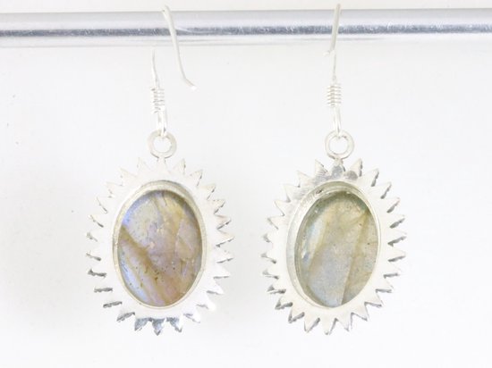 Bewerkte zilveren oorbellen met labradoriet afbeelding 3