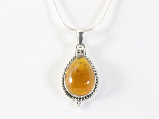 Bewerkte druppelvormige zilveren hanger met amber aan ketting afbeelding 4