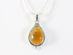 Bewerkte druppelvormige zilveren hanger met amber aan ketting afbeelding 4