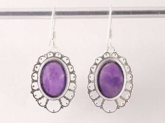 Opengewerkte zilveren oorbellen met amethist afbeelding 3