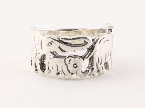 Zilveren ring met olifanten afbeelding 4