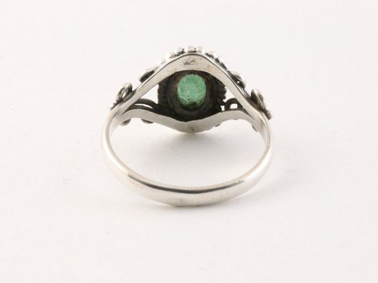 Fijne bewerkte zilveren ring met smaragd afbeelding 3