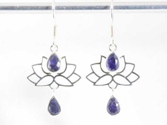 Zilveren lotus oorbellen met blauwe saffier afbeelding 4
