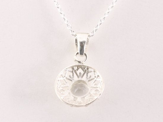 Fijne ronde opengewerkte zilveren hanger met bergkristal aan ketting afbeelding 3