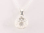 Fijne ronde opengewerkte zilveren hanger met bergkristal aan ketting afbeelding 3