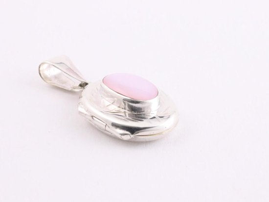 Fijn bewerkt zilveren medaillon met roze parelmoer afbeelding 2