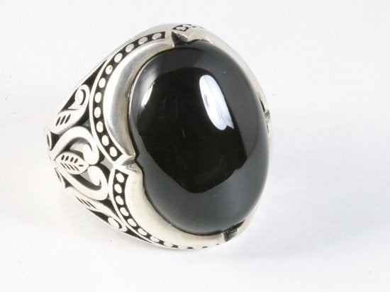 Zware bewerkte zilveren ring met onyx afbeelding 1