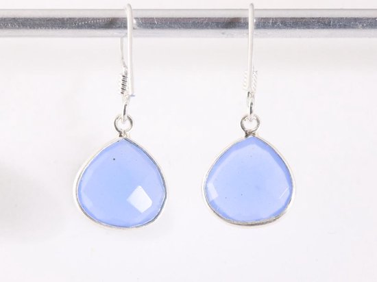 Fijne druppelvormige zilveren oorbellen met blauwe chalcedoon afbeelding 3