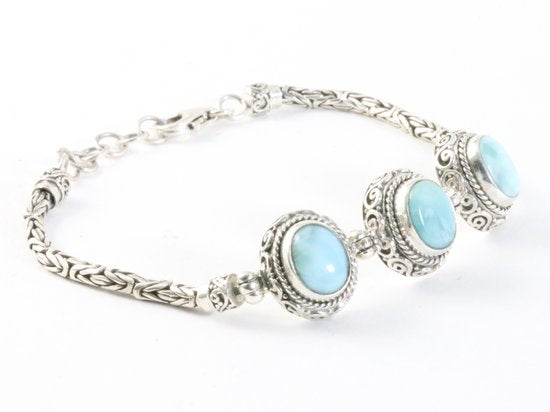 Traditionele bewerkte zilveren armband met larimar en koningsschakels afbeelding 2