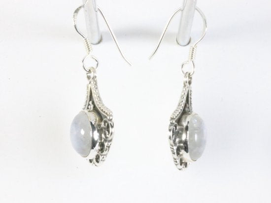 Bewerkte zilveren oorbellen met regenboog maansteen afbeelding 2