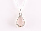 Bewerkte druppelvormige zilveren hanger met rozenkwarts aan ketting afbeelding 4