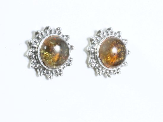 Fijne bewerkte zilveren oorstekers met amber afbeelding 1