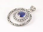 Traditionele bewerkte zilveren hanger met blauwe saffier aan vossenstaart ketting afbeelding 2