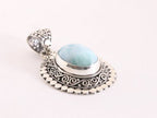 Traditionele bewerkte zilveren hanger met larimar afbeelding 2