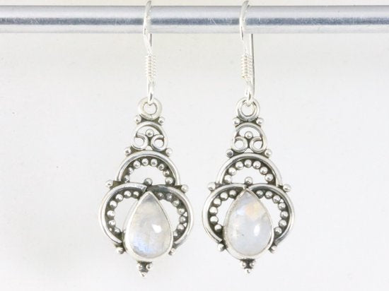 Opengewerkte zilveren oorbellen met regenboog maansteen afbeelding 3