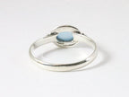 Fijne bewerkte zilveren ring met blauwe chalcedoon afbeelding 3