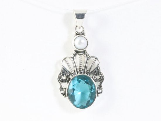 Opengewerkte zilveren hanger met blauwe topaas en parel afbeelding 4