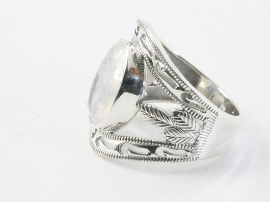 Opengewerkte zilveren ring met regenboog maansteen afbeelding 2