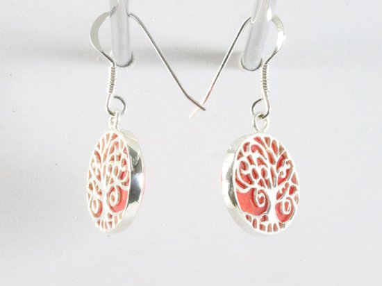 Ronde zilveren oorbellen met levensboom op rode koraal steen afbeelding 2