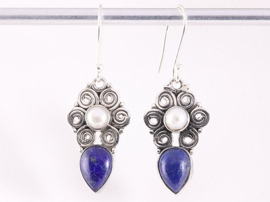 Bewerkte zilveren oorbellen met lapis lazuli en parel afbeelding 4