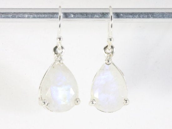 Zilveren oorbellen met regenboog maansteen afbeelding 4