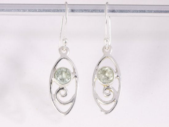 Fijne opengewerkte zilveren oorbellen met groene amethist afbeelding 4