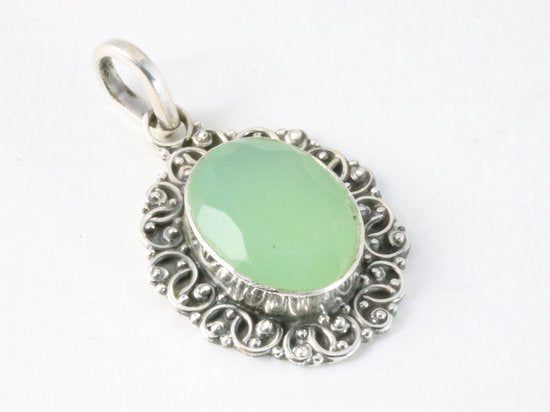 Bewerkte zilveren hanger met prehniet afbeelding 2