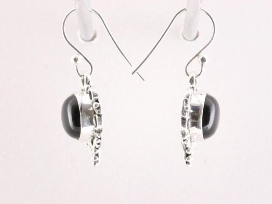 Bewerkte zilveren oorbellen met onyx afbeelding 2