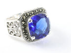 Opengewerkte zilveren ring met blauwe saffier en marcasiet afbeelding 1