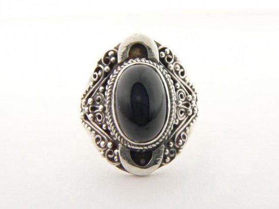 Bewerkte zilveren ring met onyx afbeelding 2