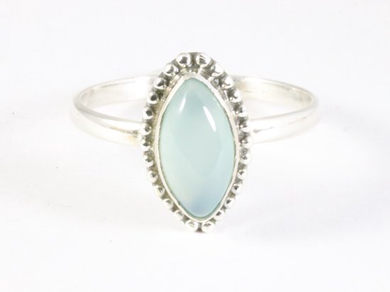 Fijne bewerkte zilveren ring met aqua chalcedoon afbeelding 4