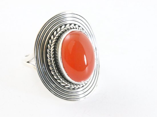 Zware bewerkte zilveren ring met carneool afbeelding 1