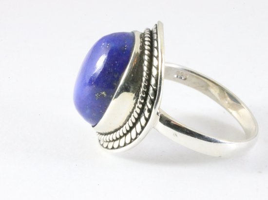Bewerkte zilveren ring met lapis lazuli afbeelding 2