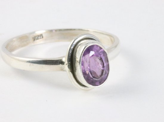 Fijne zilveren ring met amethist afbeelding 1