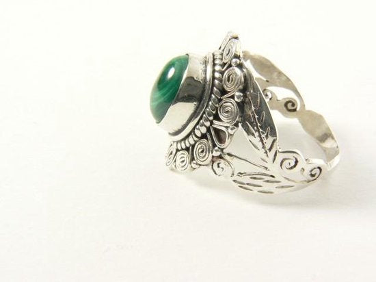 Bewerkte zilveren ring met malachiet afbeelding 4