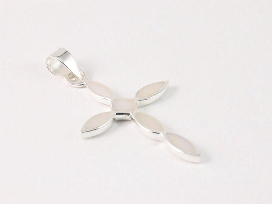 Zilveren kruishanger met parelmoer afbeelding 2