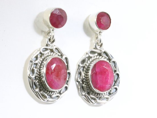 Bewerkte zilveren oorstekers met robijn afbeelding 2