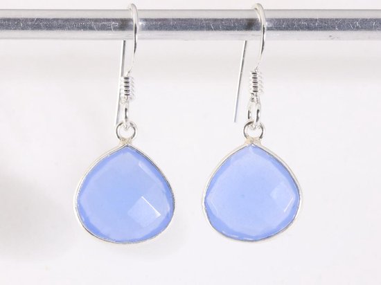 Fijne druppelvormige zilveren oorbellen met blauwe chalcedoon afbeelding 4