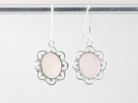 Fijne opengewerkte zilveren oorbellen met rozenkwarts afbeelding 3