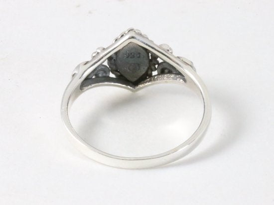 Fijne bewerkte zilveren ring met Australische opaal afbeelding 3